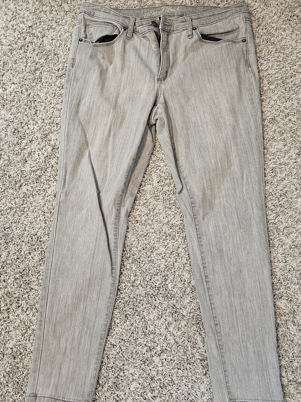 Universal Thread Slim Women’s Jeans in Light Gray Wash